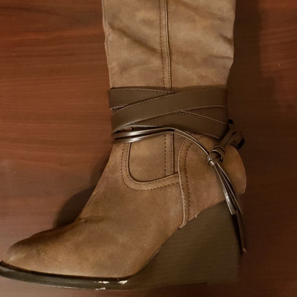 Maurices Savanah Wrap Stacked boot